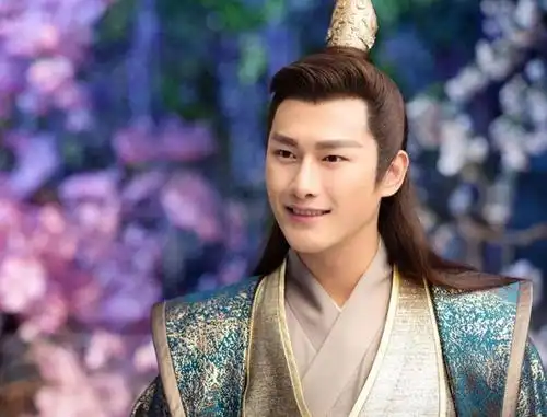 娉婷吗古装悬疑情感剧《花谢花飞花满天》曝光了一组朱梓骁的单人剧照