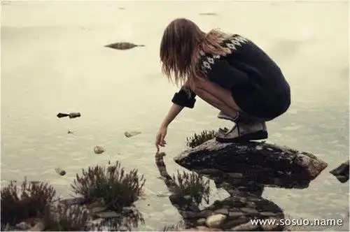 梦见自己光身好多人看见意味着什么?