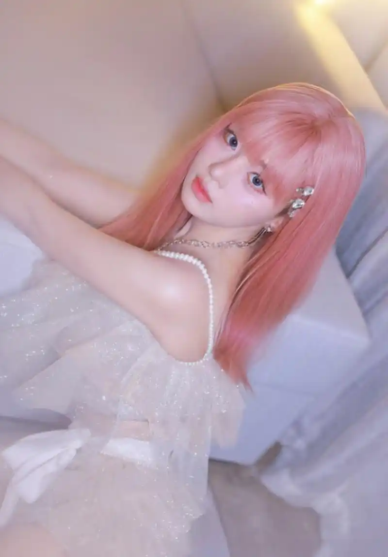 有多少人因为黄霄云这粉色甜美装扮转粉的呢?