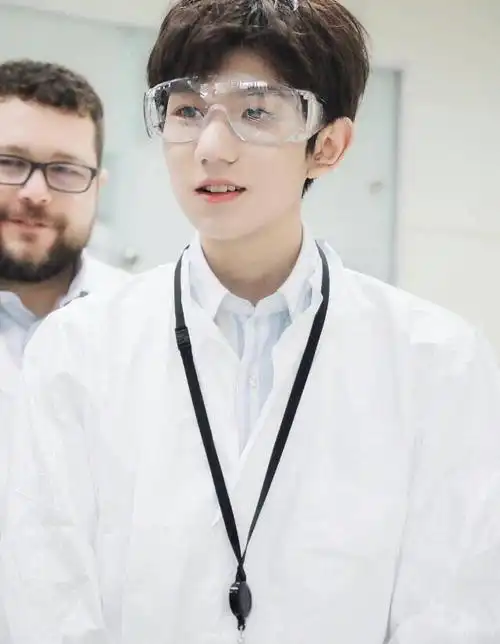 王源萌照走一波小刚源还真是可爱软萌可爱又刚气十足