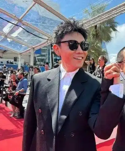 红毯终于翻车了?!-zaker新闻