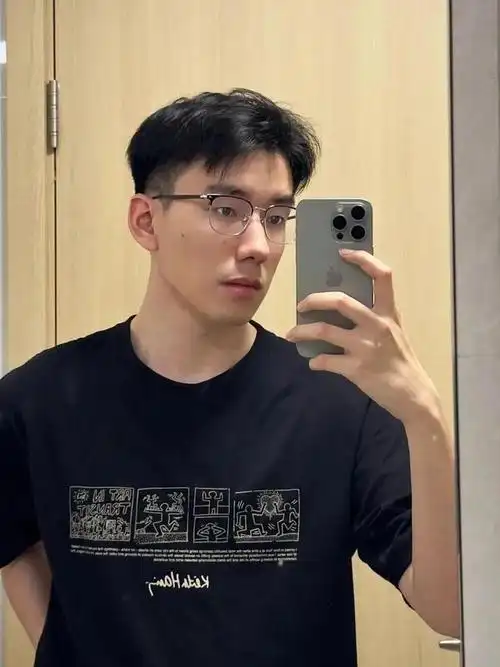 这才是00后男生该剪的发型,时尚显年轻,剪完不帅你打我!