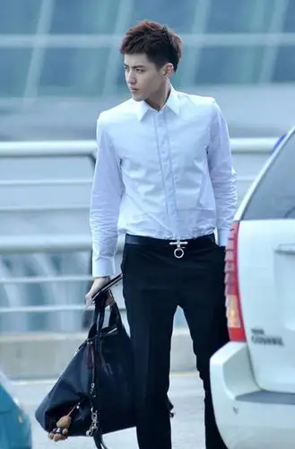 春天穿件白衬衫,你也可以是男神!