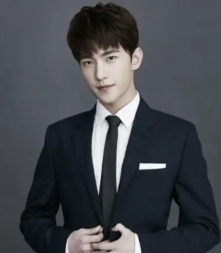 杨洋个人资料图片作品