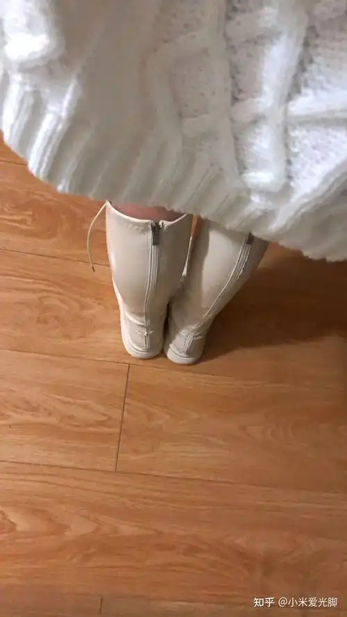 小姐姐们,你们穿这种长靴脚会臭嘛? - 知乎
