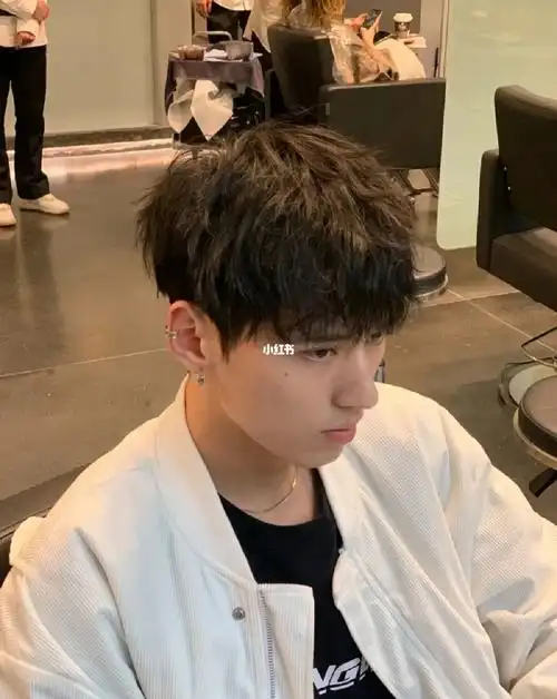 男生碎盖烫|烫型不烫卷的发型阳光帅气	摩根碎盖简单好打理的碎盖烫发