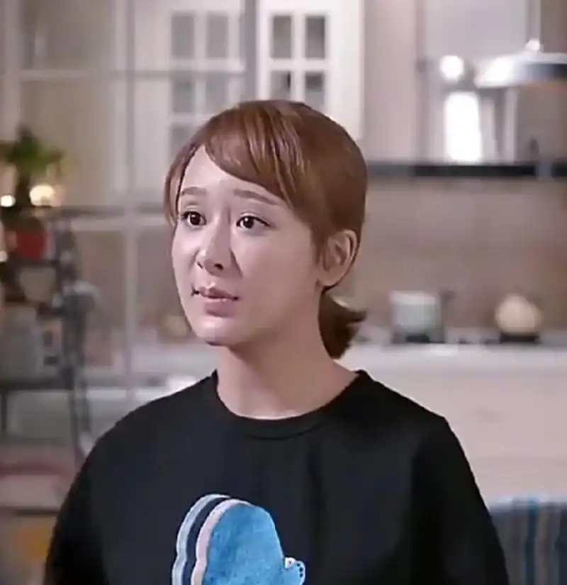 宋丹丹说的真没错,杨紫是真的丑,这长相是真的一言难尽,确实不好看,这