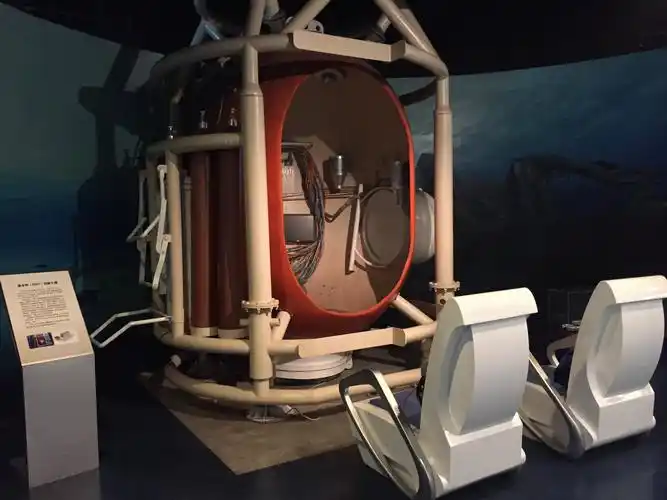 可下沉300米的饱和潜水钟