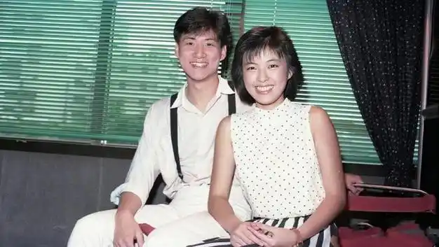 63岁张学友恋爱脑35年纵容妻子4年败光20亿17岁女儿做兼职