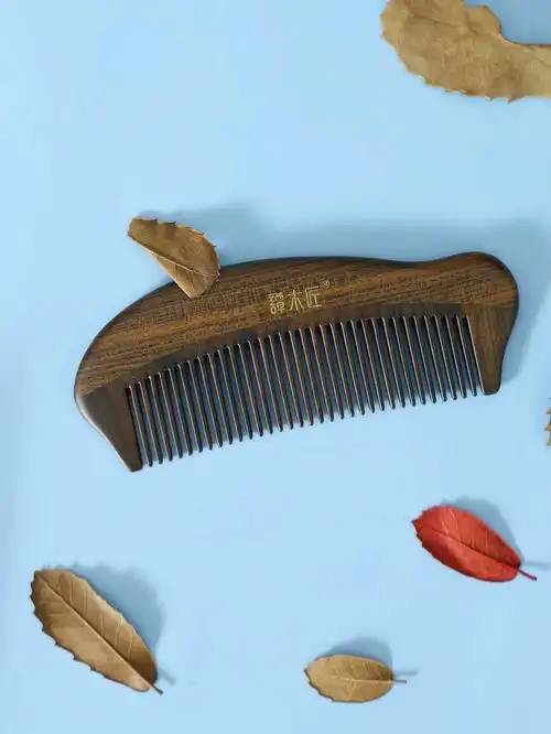 所以我一直在物色好用的梳子,突然有一天,我看到了这款谭木匠雀翎二