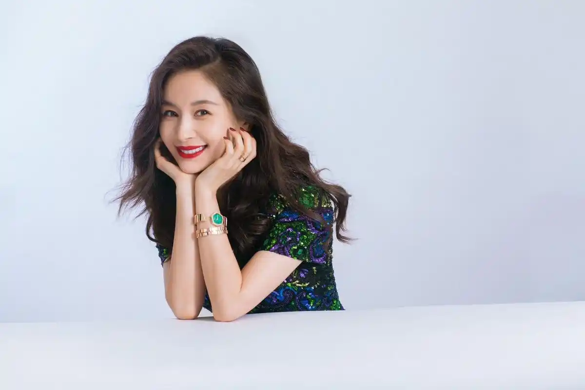 王子文卷发红唇# [期待]这是王子文嘛!