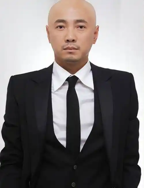 曾经帅得一塌糊涂,如今都变成光头大叔,光头也能魅力不减当年!