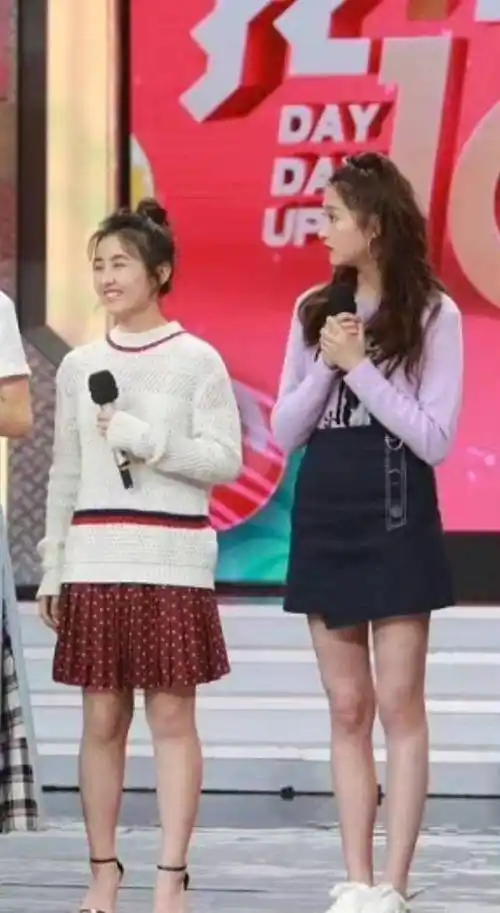 张子枫腿好绝上热搜同年龄段小花成背锅侠关晓彤无辜躺枪