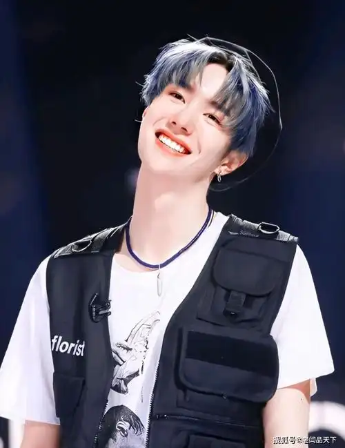 王一博回忆练习生时期通宵练舞自曝不爱发加班朋友圈发了也没人管