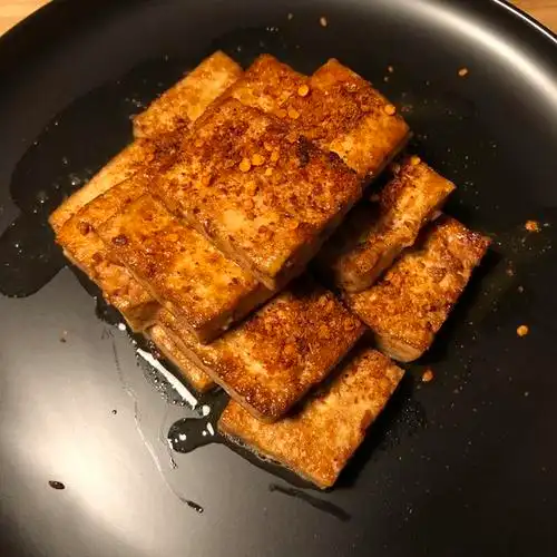 阿秋放飞了一个银月亮做的香煎豆腐烧烤铁板味