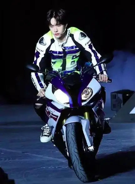 庆祝王一博肖战cp今晚惊喜上线.