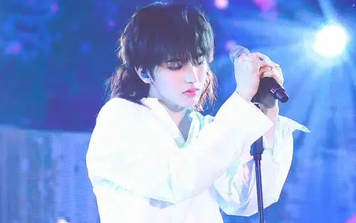 超帅气蔡徐坤舞台壁纸最帅气的蔡徐坤