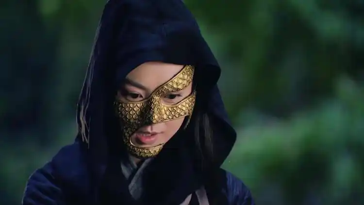 影视:蒙面女侠自以为得到了匣子,不料竟是圈套,自己反被炸伤