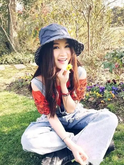 55岁温碧霞状态让人服气  依旧美如少女