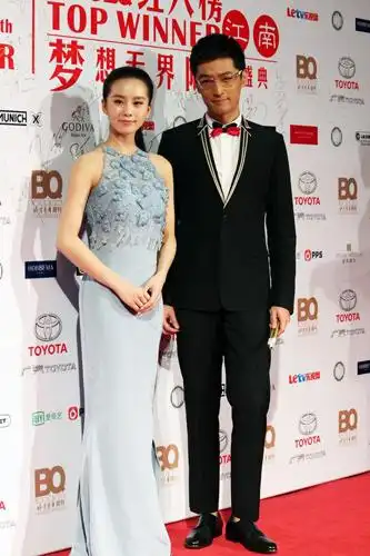 胡歌获戏剧红人奖 自嘲"小背"走红靠双脚-搜狐娱乐!!!