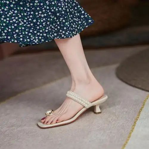 凉拖鞋女夏外穿2021新款仙女风时尚珍珠方头细跟女士夹趾高跟拖鞋