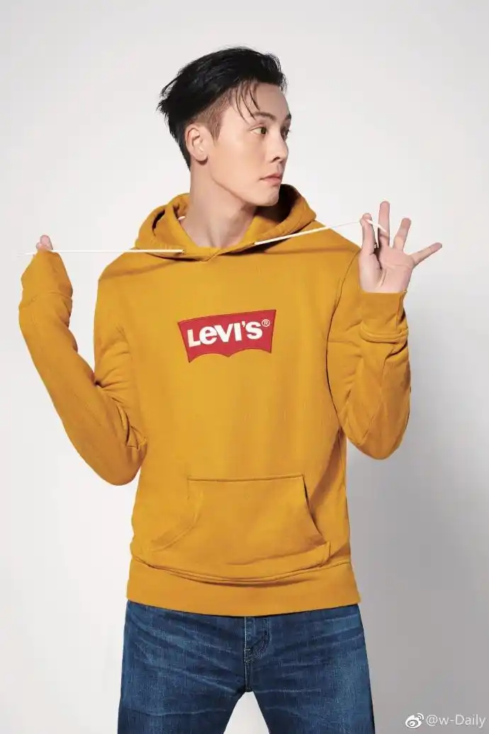 大力分享陈伟霆品牌新图 奶黄饱的双重魅力