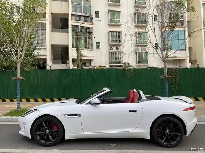 2015年捷豹敞篷跑车f-type 3.0t高功率s版 六万