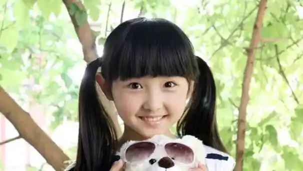 "国民妹妹"张子枫的成名往事,和她背后了不起的母亲