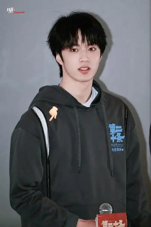 05后24亿票房影人来啦～@时代少年团-刘耀文  评论区给俺看看大家近期