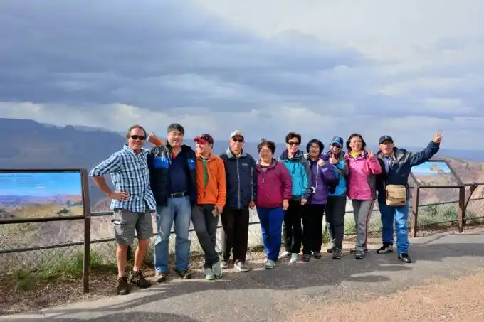 赴美旅游团(七)---科罗拉多大峡谷