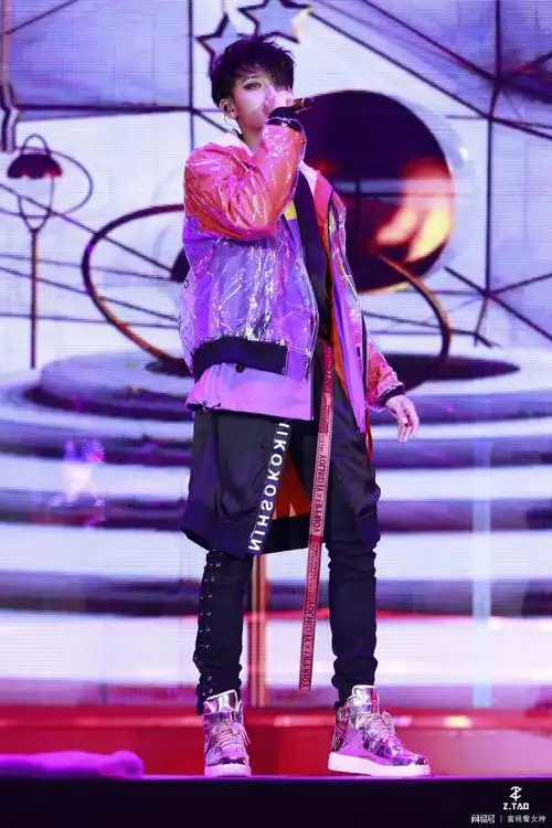 黄子韬跳女团舞变身水蜜桃美少男可爱到犯规 直男大呼小骚货