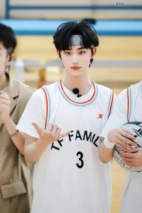 丁程鑫超话78#丁程鑫夏季运动会饭拍#78@时代少年团-丁程鑫