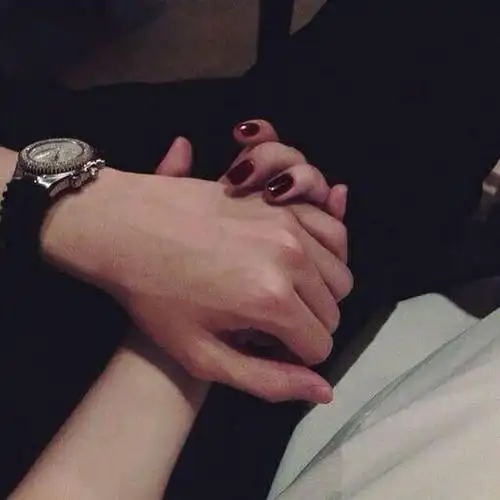 一组浪漫又真实的情侣牵手图片,甜到爆炸