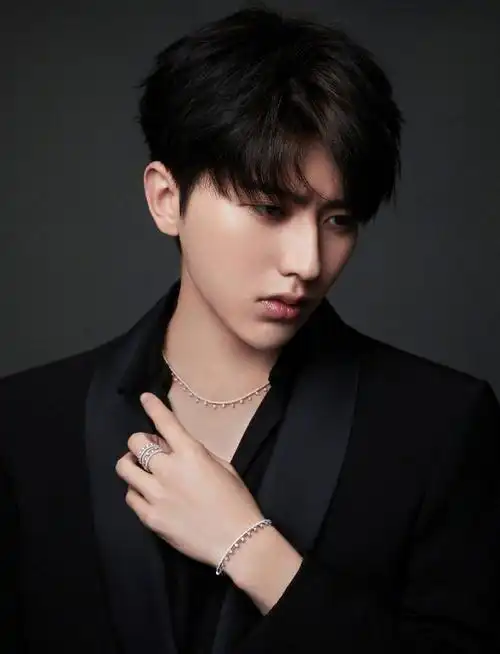 西装kun,过年走亲戚就带这样的    #蔡徐坤#ride or die至死不渝