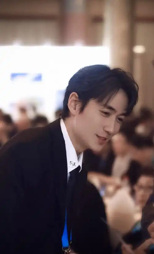 朱一龙出席2023北京文化论坛