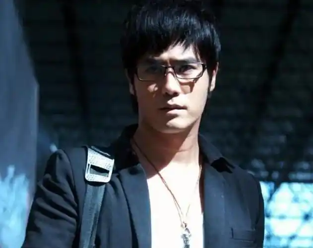 回顾娶了摇滚女神谭维维生下一儿一女陈亦飞的生活幸福吗