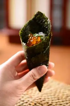 三文鱼籽手卷图片