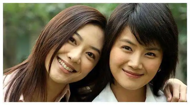 都说刘涛与曹曦文长相难分辨,当看到两人的女儿,更是惊掉下颚