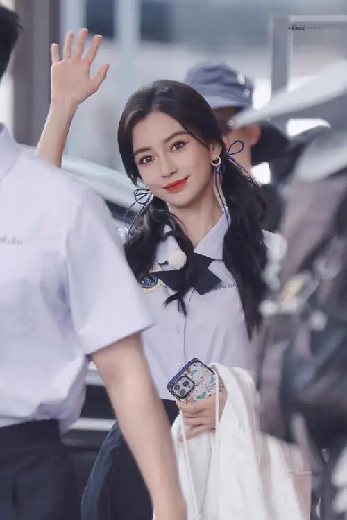 baby卷发双马尾#angelababy奔跑吧泰国校服路透来啦~卷发双马尾好可爱