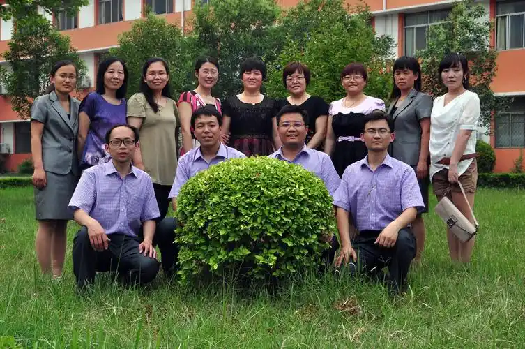 聊城三中2013届毕业班文科综合老师合影