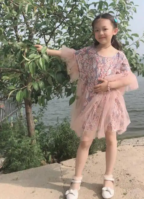 原创《乡村爱情》谢永强龙凤胎女儿近照 小姑娘越来越好看了