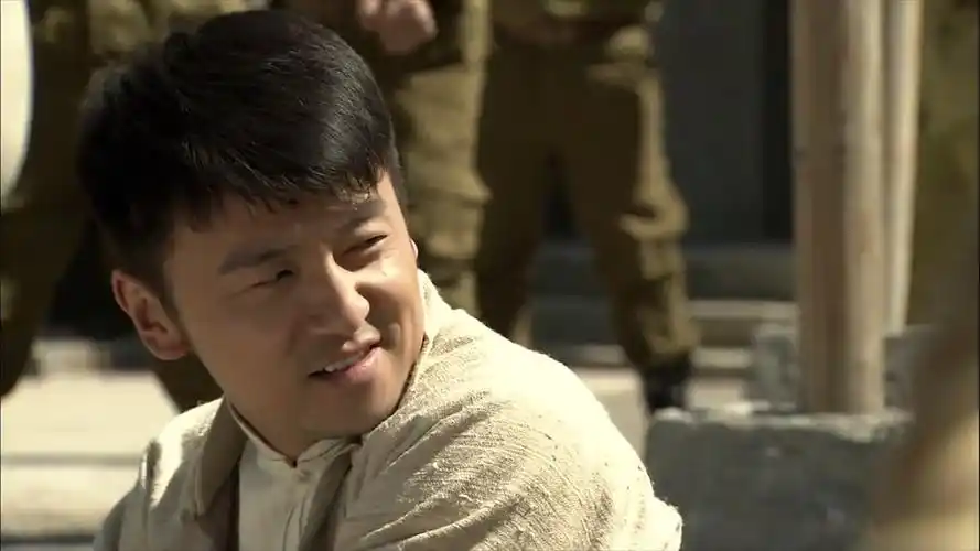 飞哥大英雄:雷佳音在关公面前耍大刀,这被威胁的小表情,戏太多