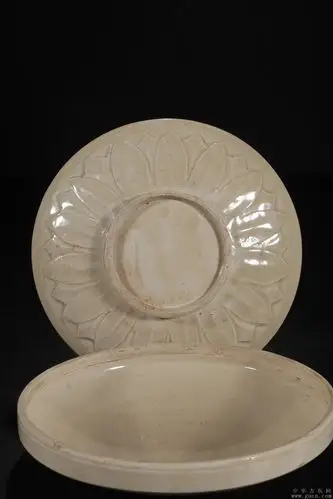 首页 店铺交易 陶器瓷器 宋代,定窑刻花盖盒  尺寸:高11直径18公分