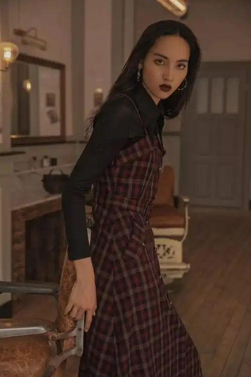 公司名称:广州市信和勇邦服饰有限公司 公司介绍: 电影时装女装品牌