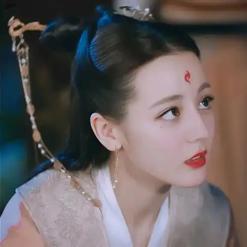 宝藏女孩迪丽热巴头像第一弹