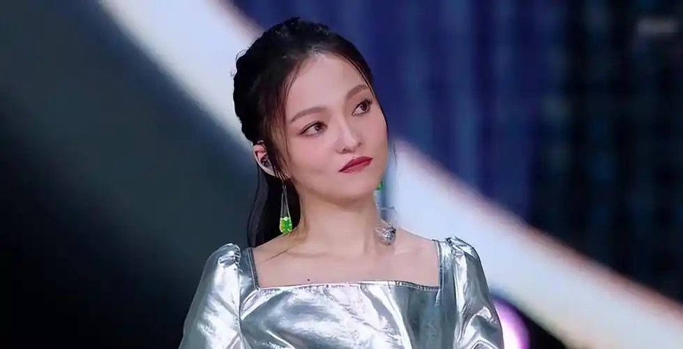 张韶涵重病手术无人照顾,亲妈趁机卷走全部财产,凭阿刁浴火重生