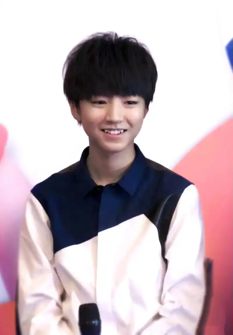 还有虎牙的王俊凯了很多年了看到以前这些照片心里免不了泛起一丝酸涩