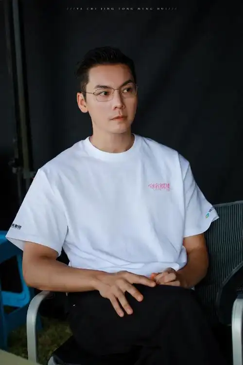 陈伟霆明媚大男主##陈伟霆胸肌藏不住了