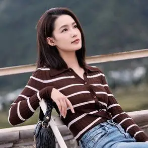 翻领学院风修身秋季毛衣女装新款李沁明星同款开衫气质条纹针织衫