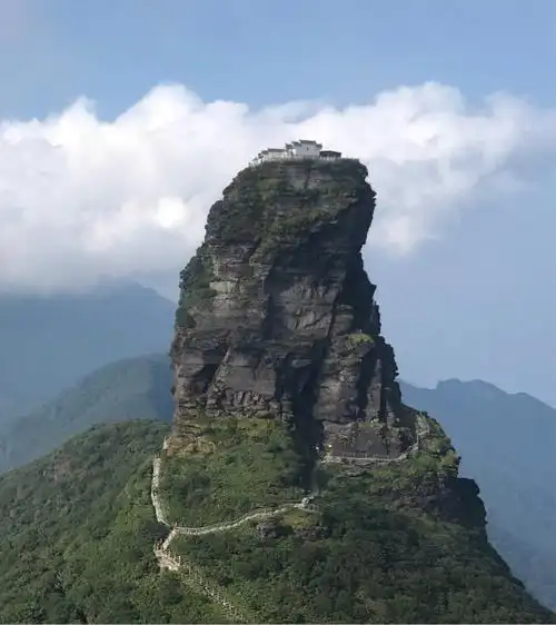 梵净山海拔2500余米,是贵州最高的山.